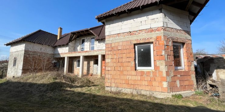 PREDANÉ Rozostavaný dom s veľkorysým priestorom v Bystrom v okrese Vranov nad Topľou